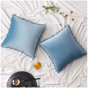 Pack De 02 Fundas De Coj&iacute;n De Terciopelo Con Pompon 45x45 Azul