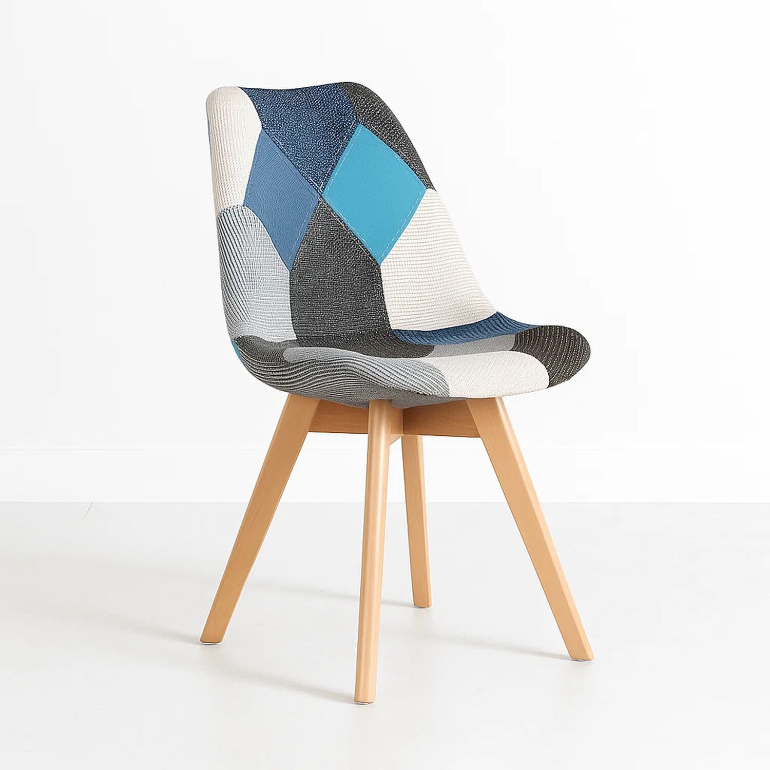 Silla Eames Patchwork Acolchada Tela Wood - Celeste image number 0.0