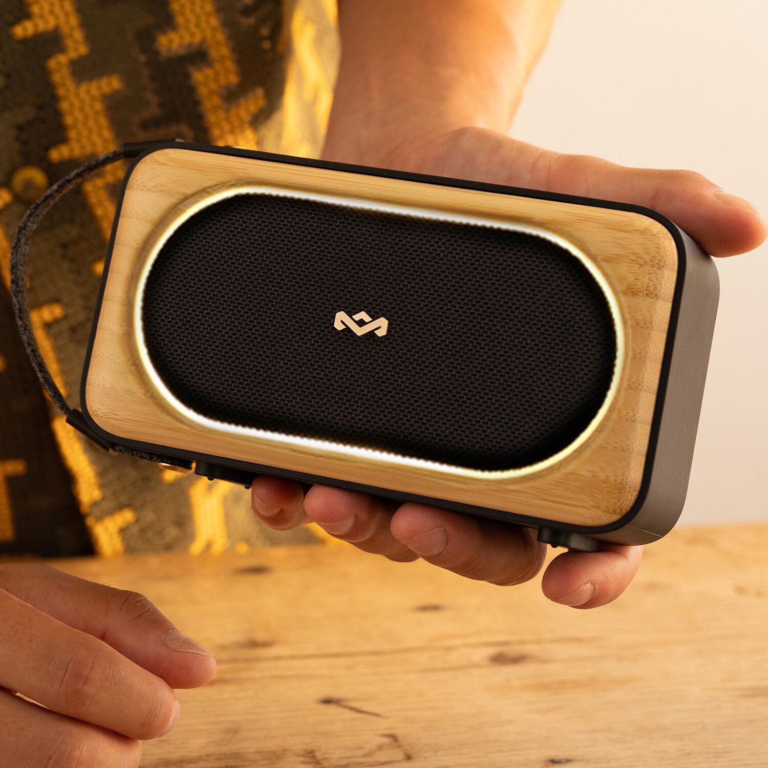 Parlante Bluetooth Roots Solar Negro Marley image number 4.0