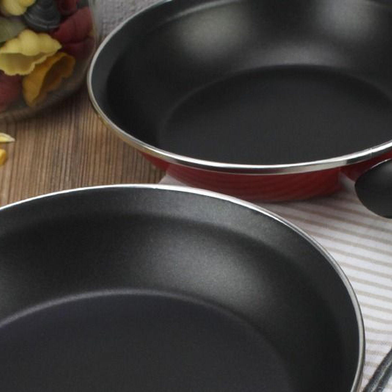 Sart&eacute;n Antiadherente Vitrex Gourmet Marseille 24 Cm Acero Vitrificado Apta Inducci&oacute;n Rojo image number 5.0