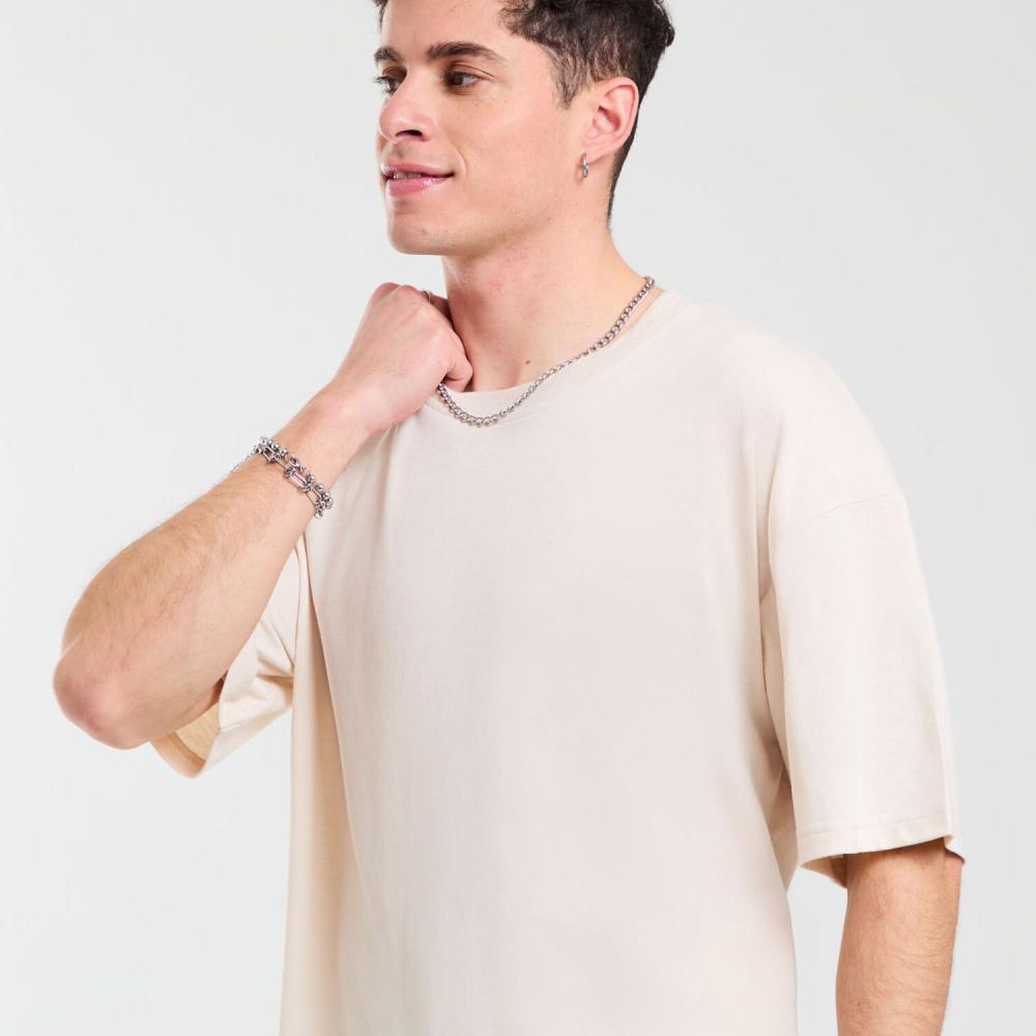 Polera Oversize Manga Corta Cuello Redondo Hombre Skuad image number 4.0