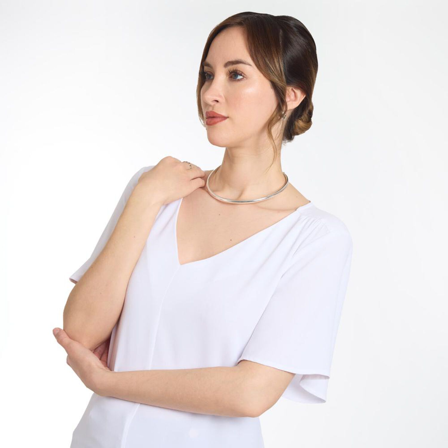 Blusa Lisa Manga Corta Con Aplicaci&oacute;n Recogido En Hombros Cuello V Mujer Lesage image number 4.0