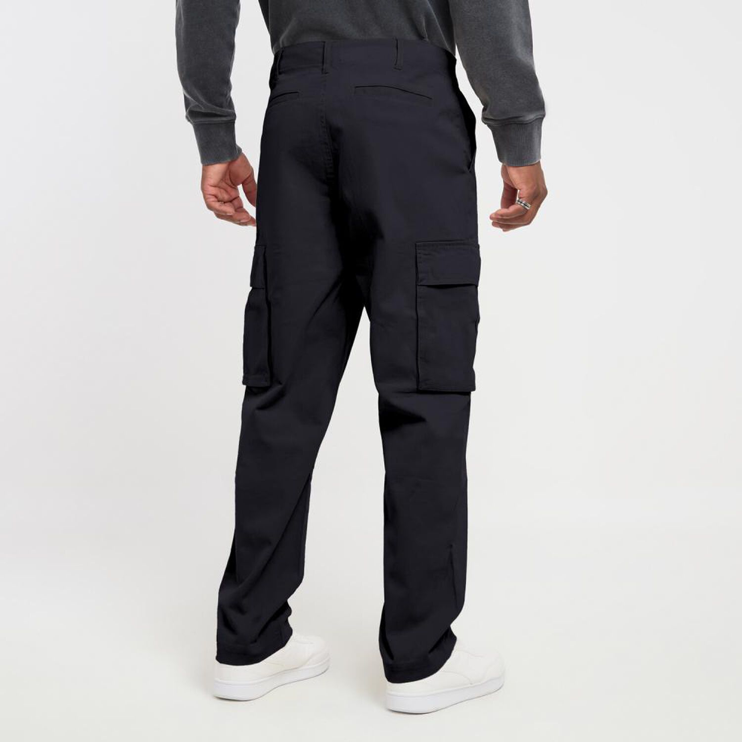 Pantal&oacute;n Liso Tiro Medio Slim Cargo Hombre Rolly Go image number 1.0