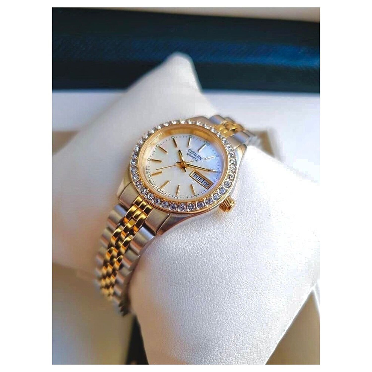 Reloj Citizen Mujer Eq0534-50d Classic Quartz image number 3.0