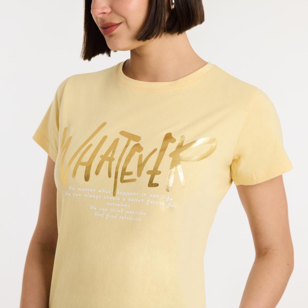 Polera Print Frase Manga Corta Cuello Redondo Mujer Rolly Go image number 4.0