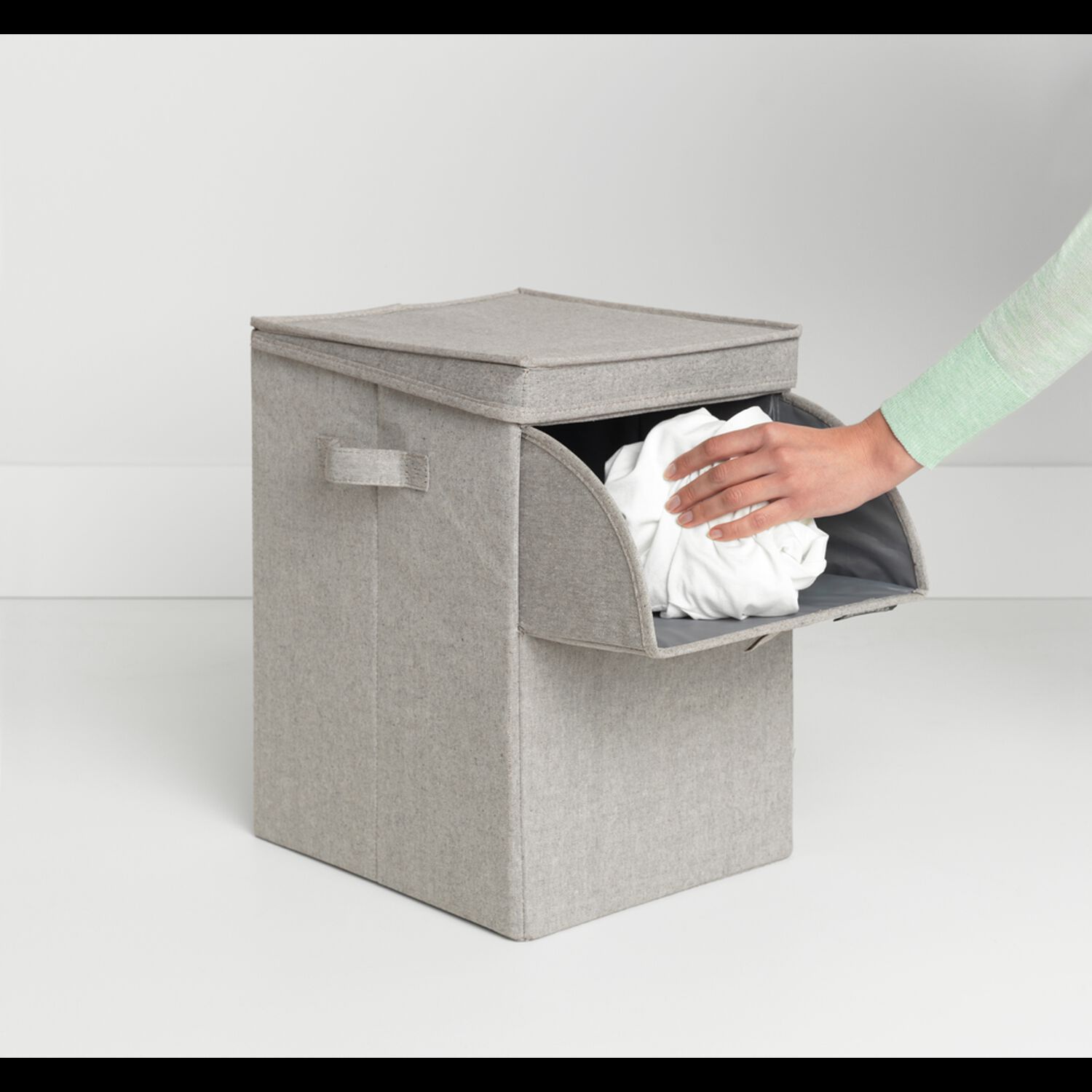 Caja Apilable Para Ropa 35 Lt Grey image number 2.0
