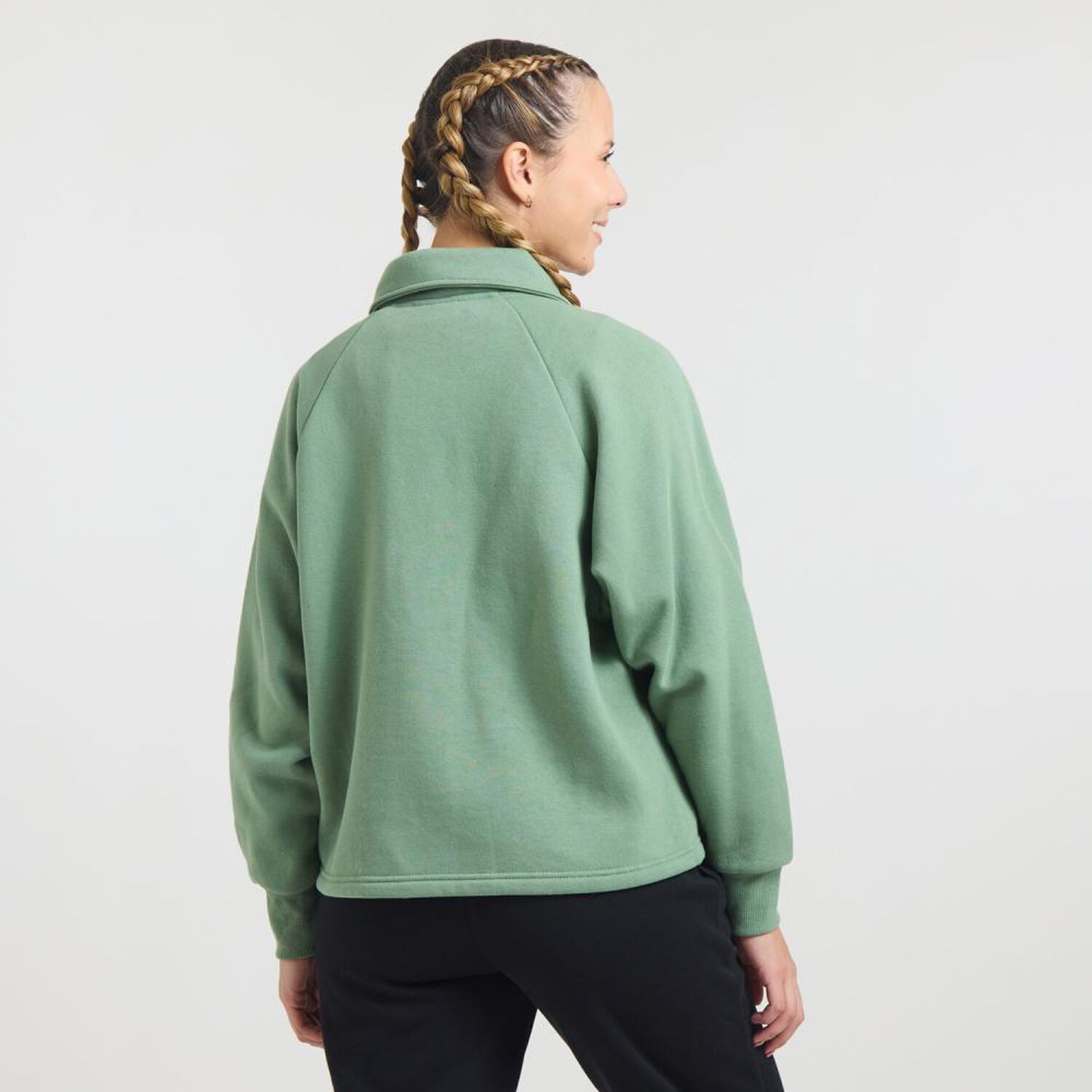 Poler&oacute;n Deportivo Liso Regular Cuello Camisero Abotonado Mujer Wetland image number 3.0