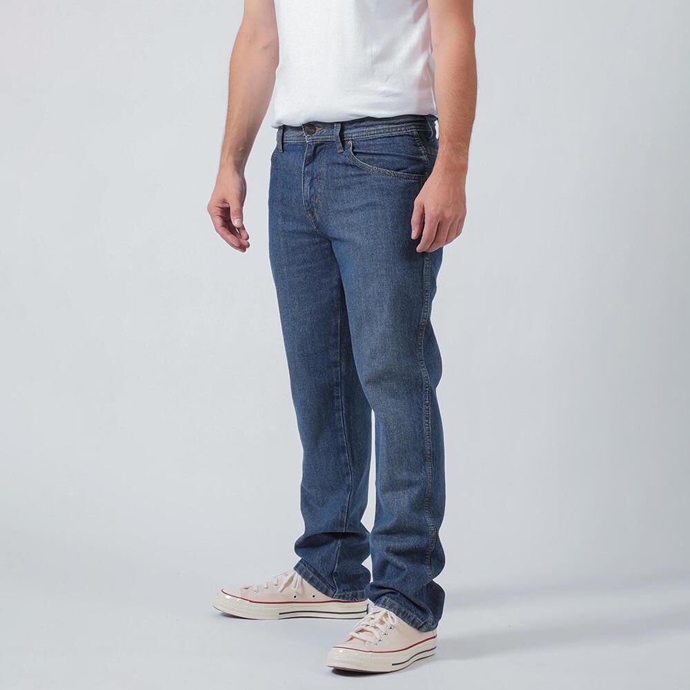 Jeans Tiro Medio Regular Fit Hombre Wrangler image number 0.0