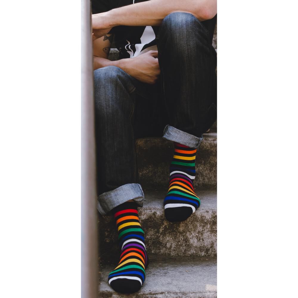 Calcetines Bacanes Arcoiris Negro image number 1.0