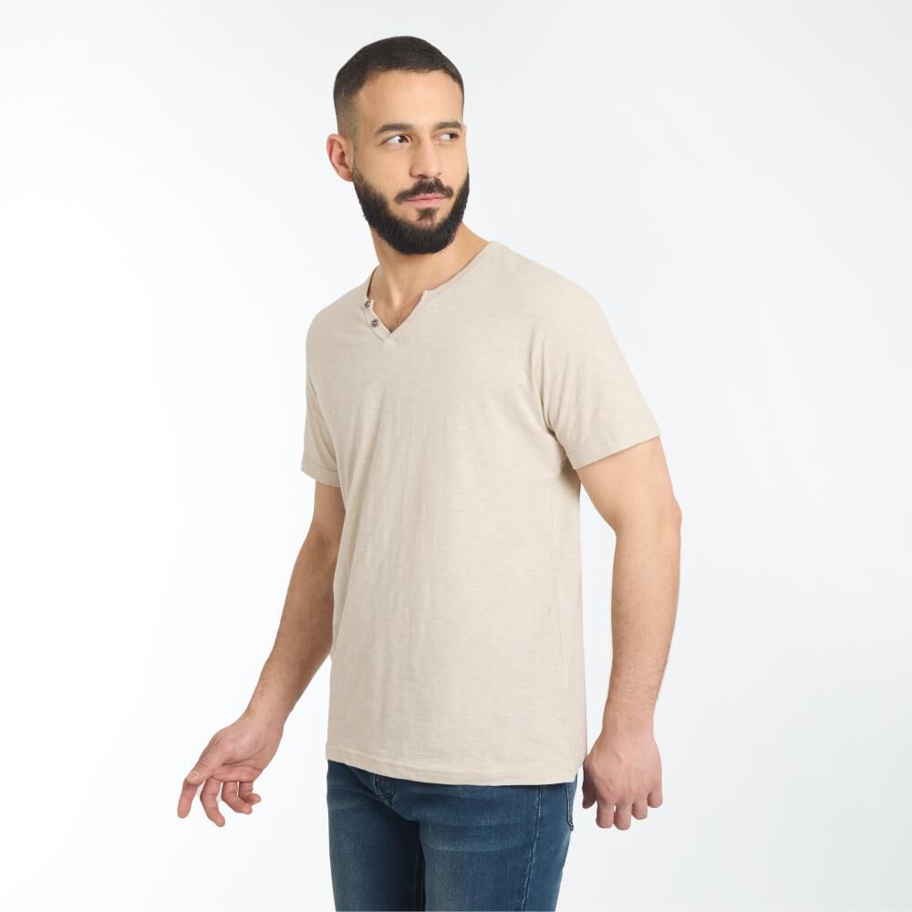 Polera Lisa Manga Corta Cuello V Hombre Az Black image number 2.0