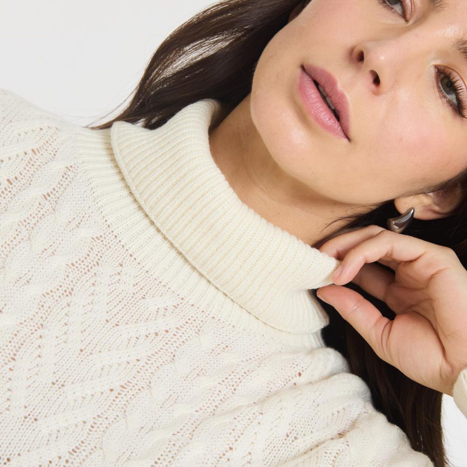 Sweater Trenzado Manga Larga Cuello Alto Mujer Geeps image number 4.0