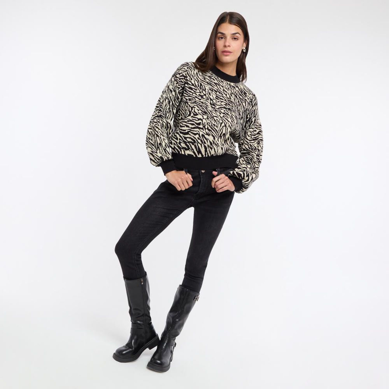 Sweater Jackard Regular Manga Larga Cuello Redondo Mujer Rolly Go image number 1.0