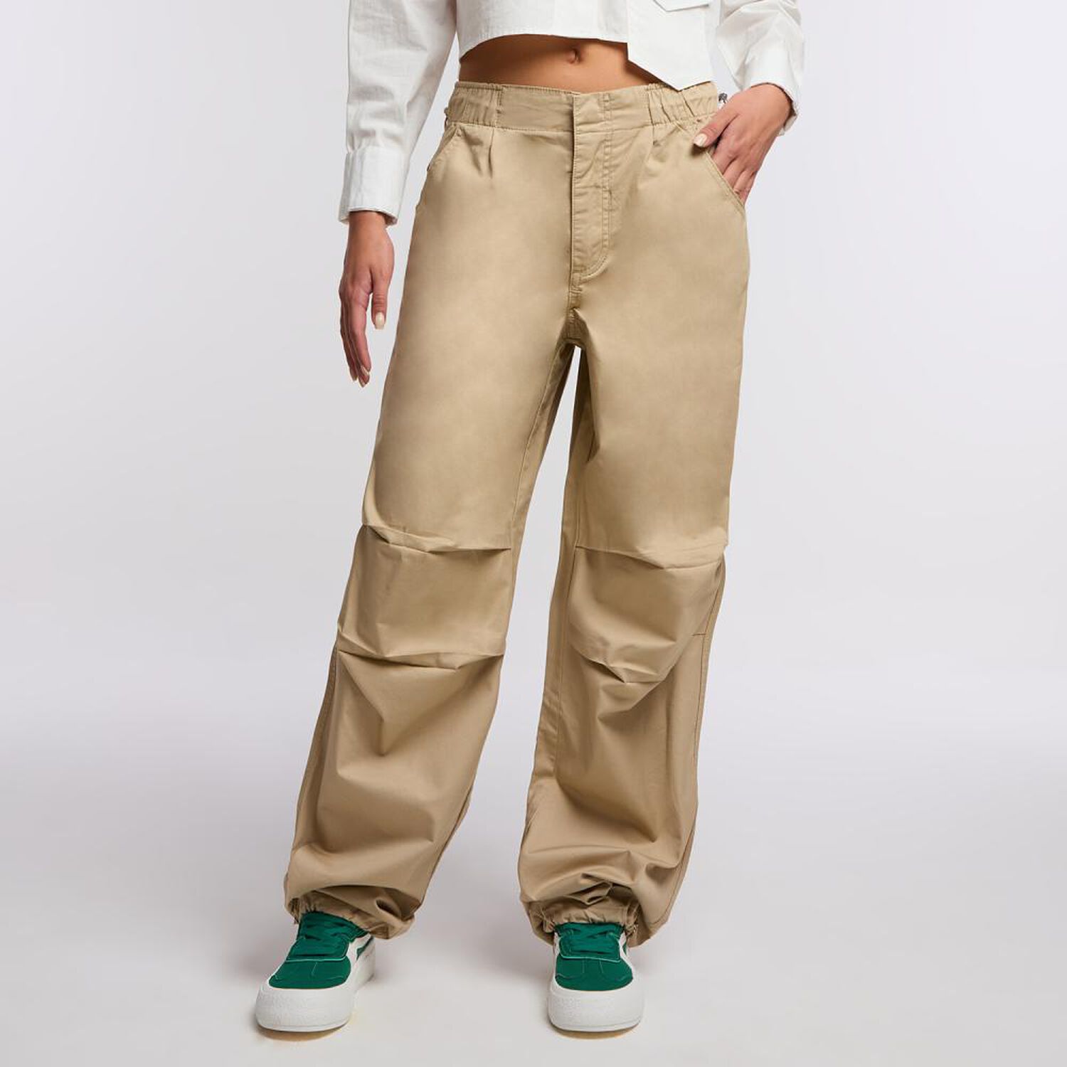 Pantal&oacute;n Parachute Tiro Alto Cargo Mujer Freedom image number 0.0