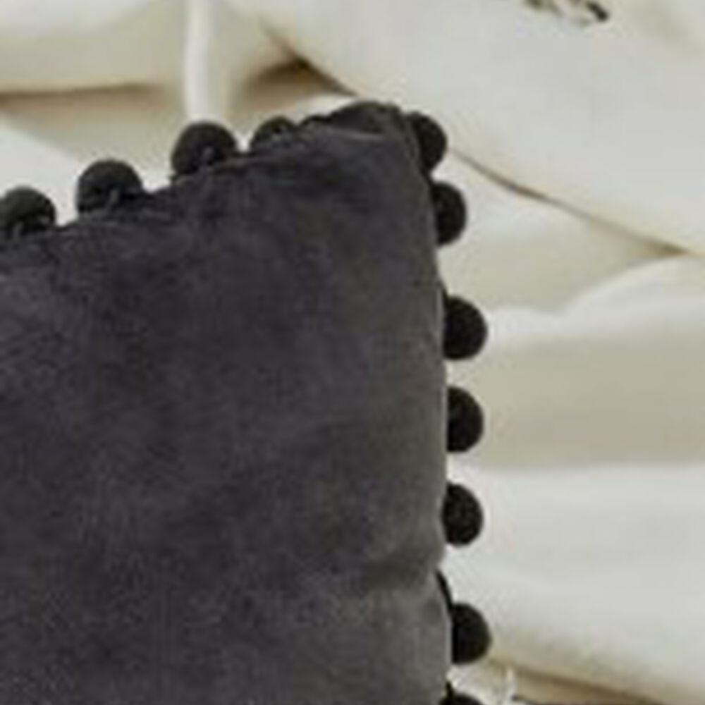 Funda De Cojines Con Pompones. Medida 45x45. Terciopelo. Gris Oscuro image number 1.0