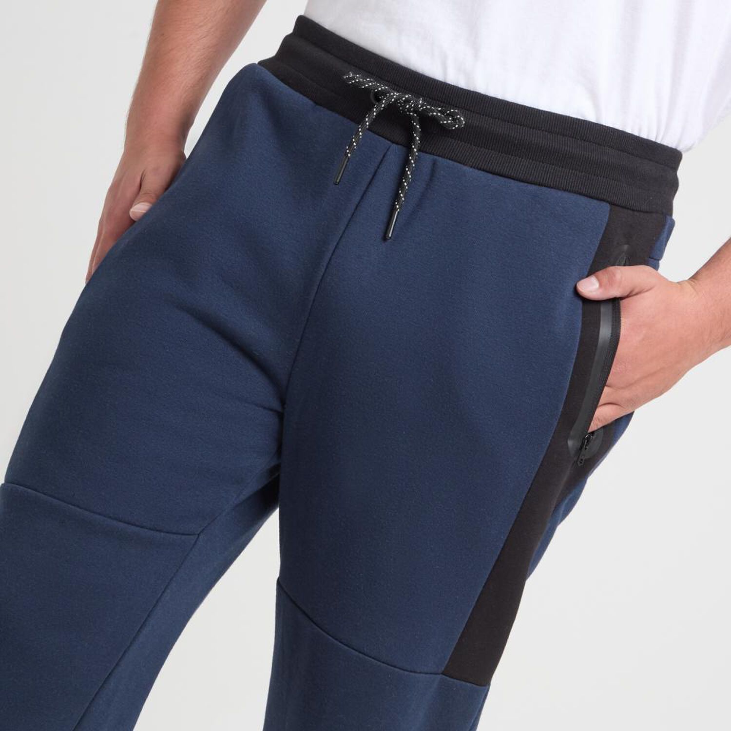 Pantal&oacute;n Estampado Tiro Medio Slim Hombre Skuad image number 4.0
