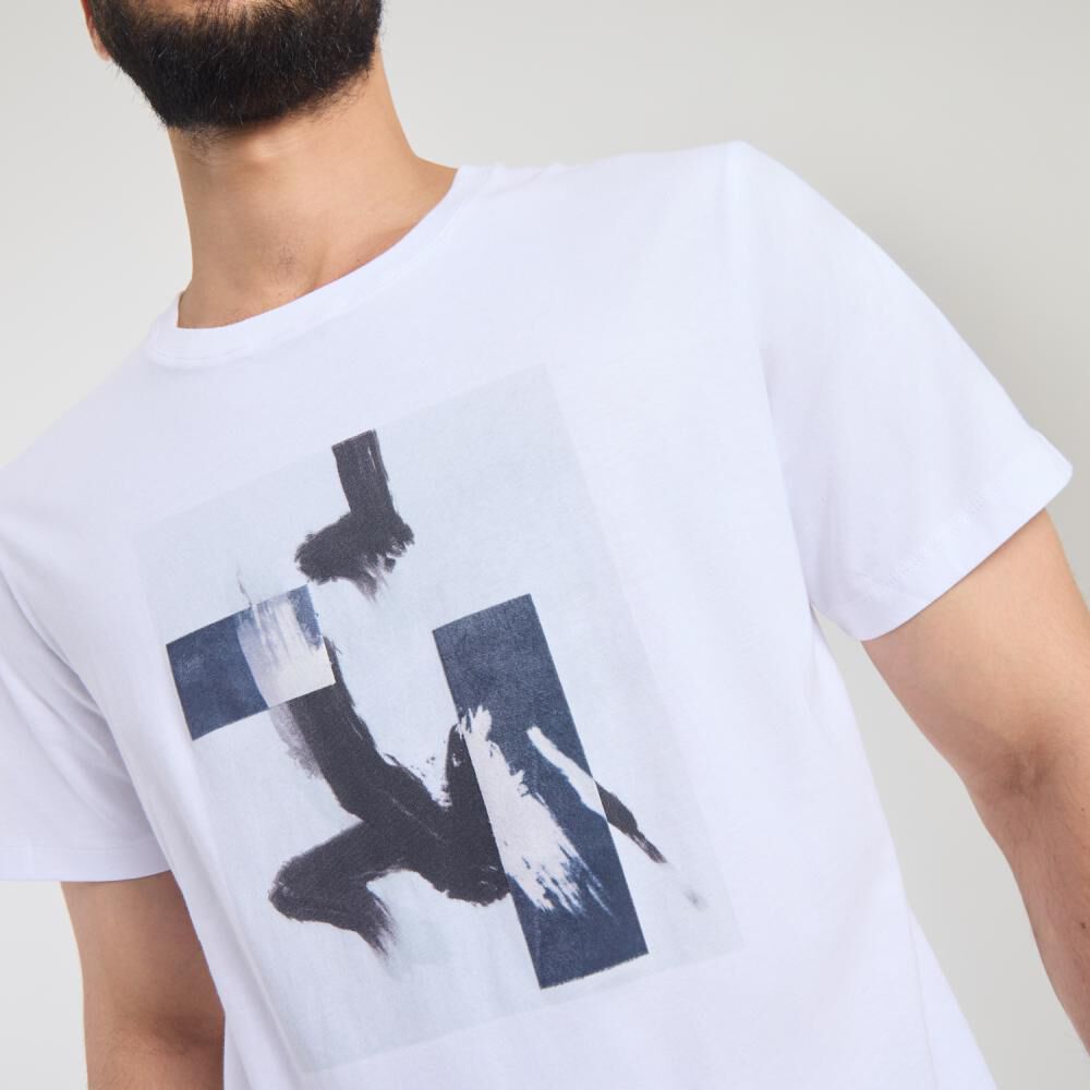 Polera Estampada Manga Corta Cuello Redondo Hombre Az Black image number 4.0