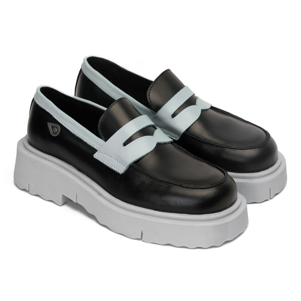 Mocasín Cuero Mármara Negro Celeste Landazuri image number 1.0