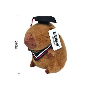Peluche Capibara Graduaci&oacute;n 23cm