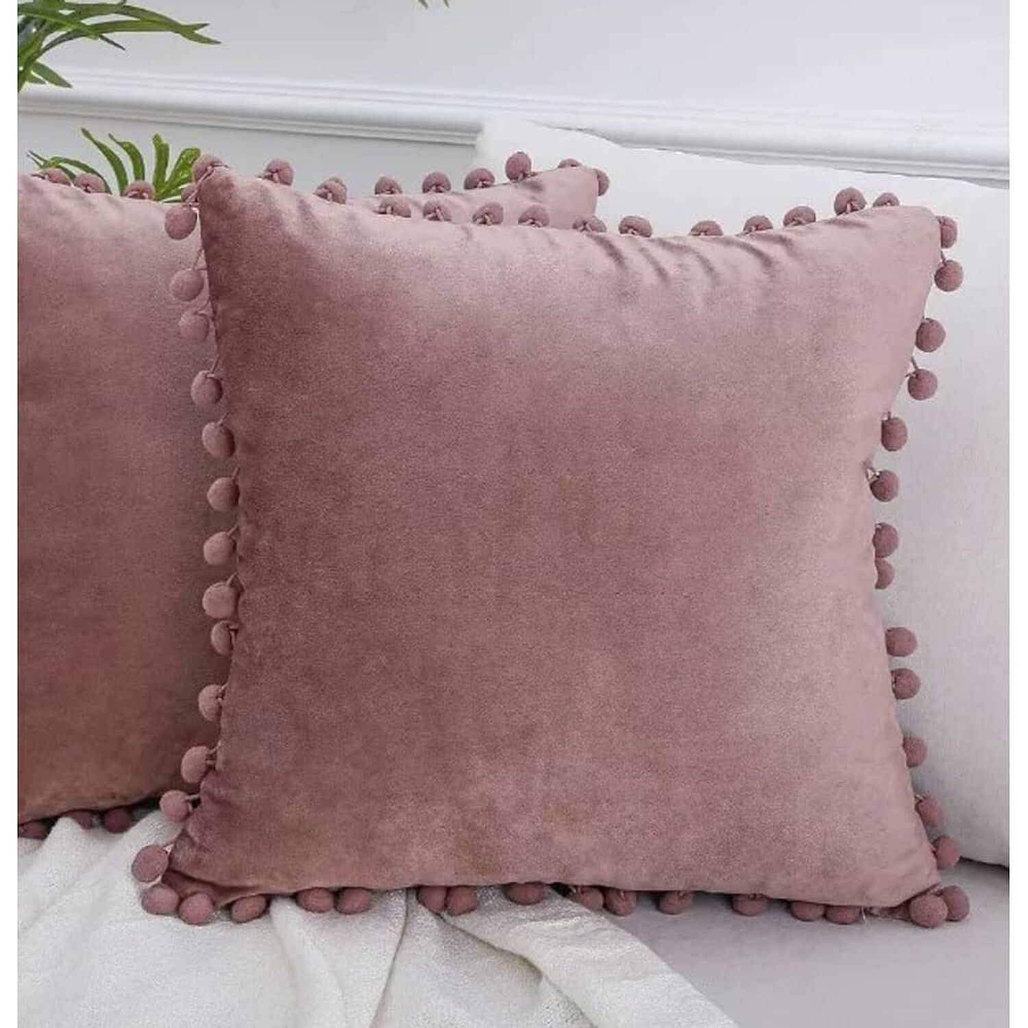 Funda De Cojines Con Pompones. Medida 45x45. Terciopelo. Palo Rosa image number 0.0