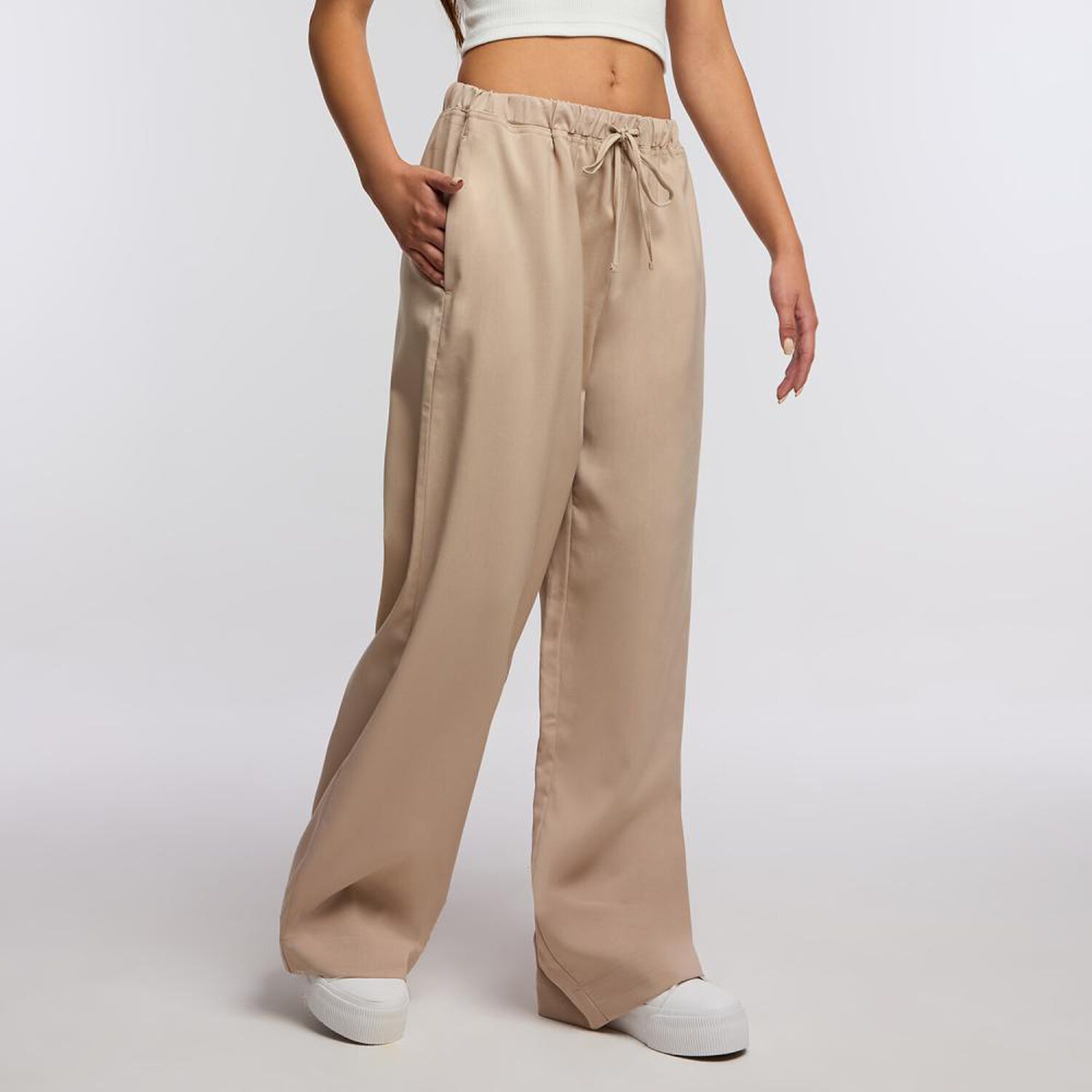 Pantal&oacute;n Con Cord&oacute;n Tiro Medio Relax Mujer Freedom image number 2.0