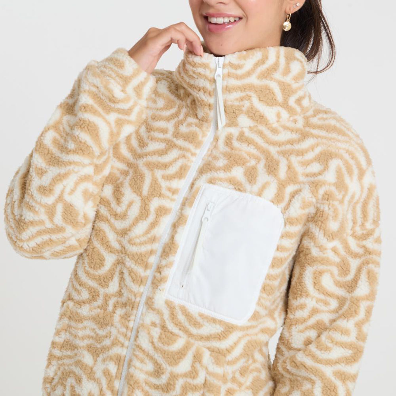 Poler&oacute;n Peludo Estampado Cuello Alto Mujer Freedom image number 4.0