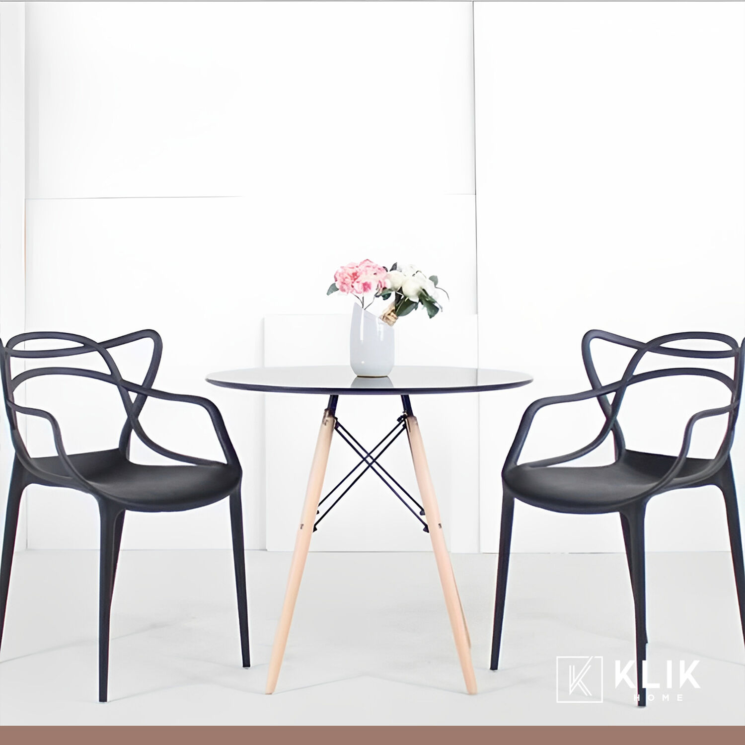 Comedor Terraza - 2 Sillas Master Negras Y Mesa Eames De Vidrio 80cm image number 1.0