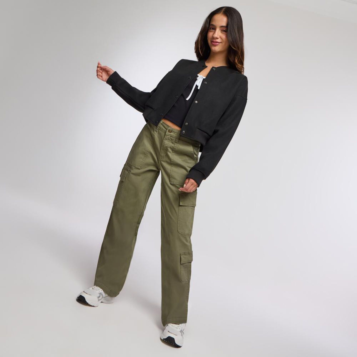 Pantal&oacute;n Tiro Medio Cargo Mujer Freedom image number 1.0
