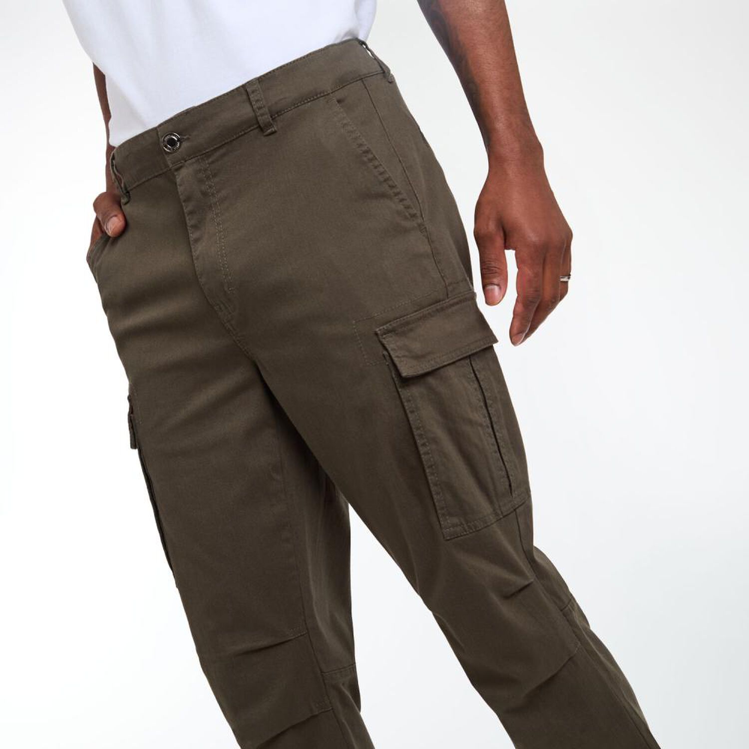 Pantal&oacute;n Liso Tiro Medio Regular Hombre Rolly Go image number 4.0