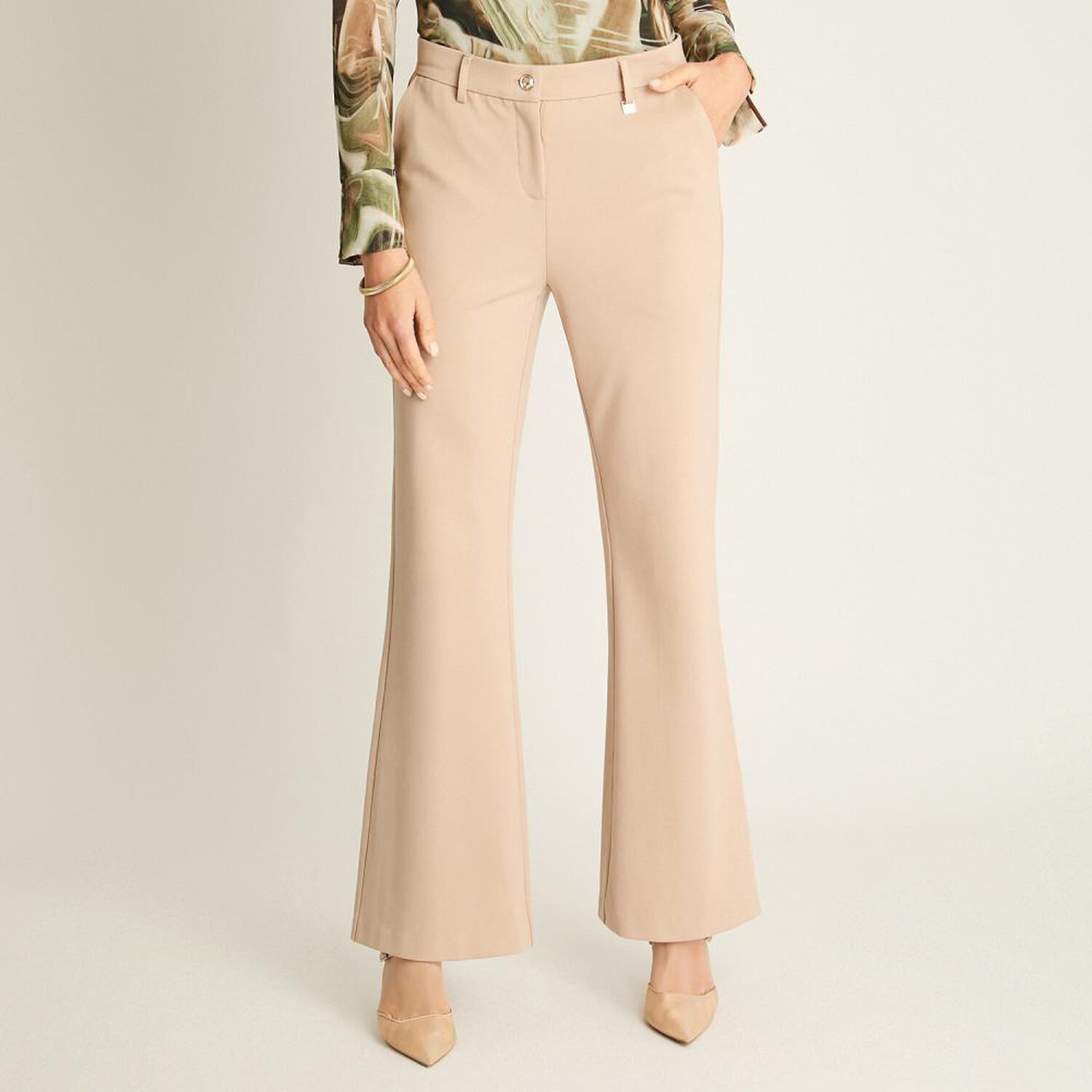 Pantal&oacute;n Tiro Alto Flare Mujer Lorenzo Di Pontti image number 0.0