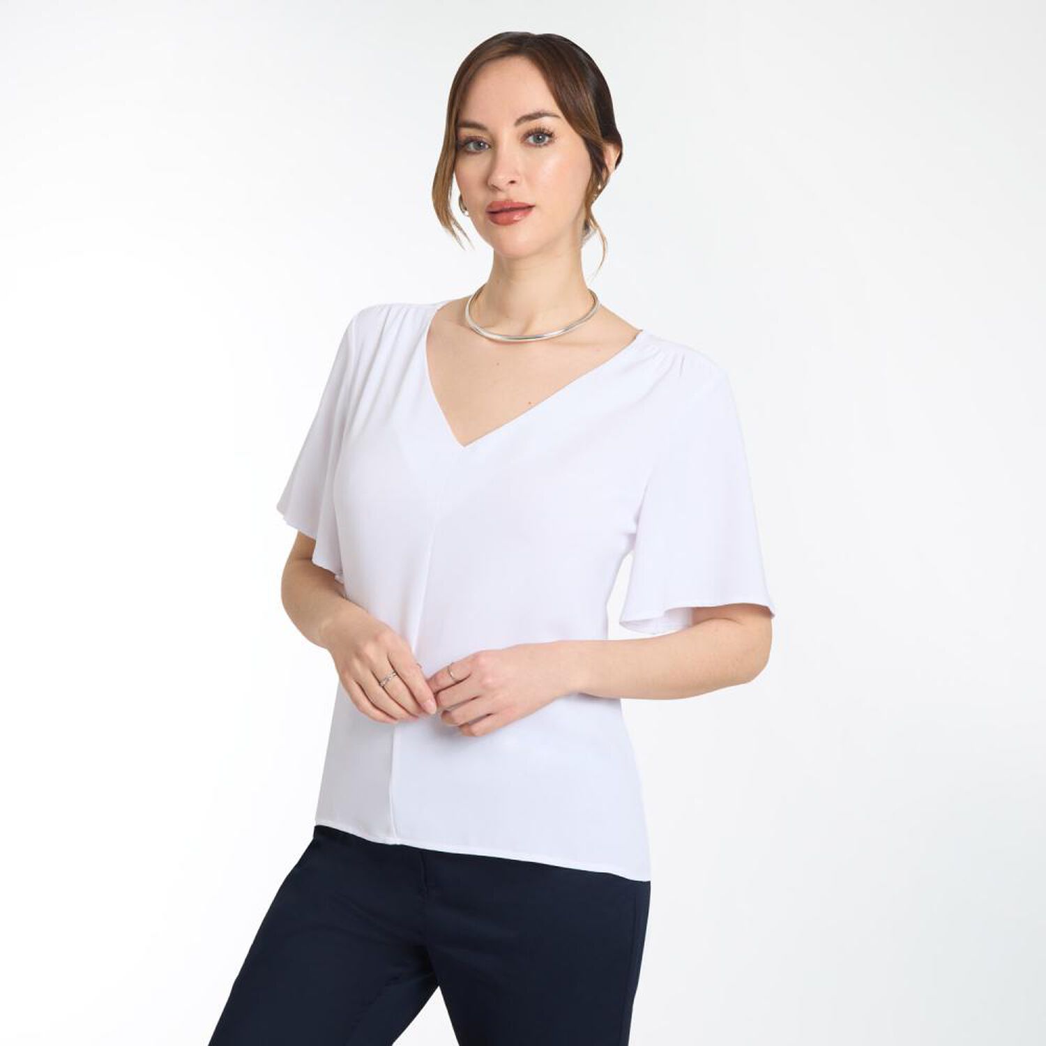 Blusa Lisa Manga Corta Con Aplicaci&oacute;n Recogido En Hombros Cuello V Mujer Lesage image number 0.0