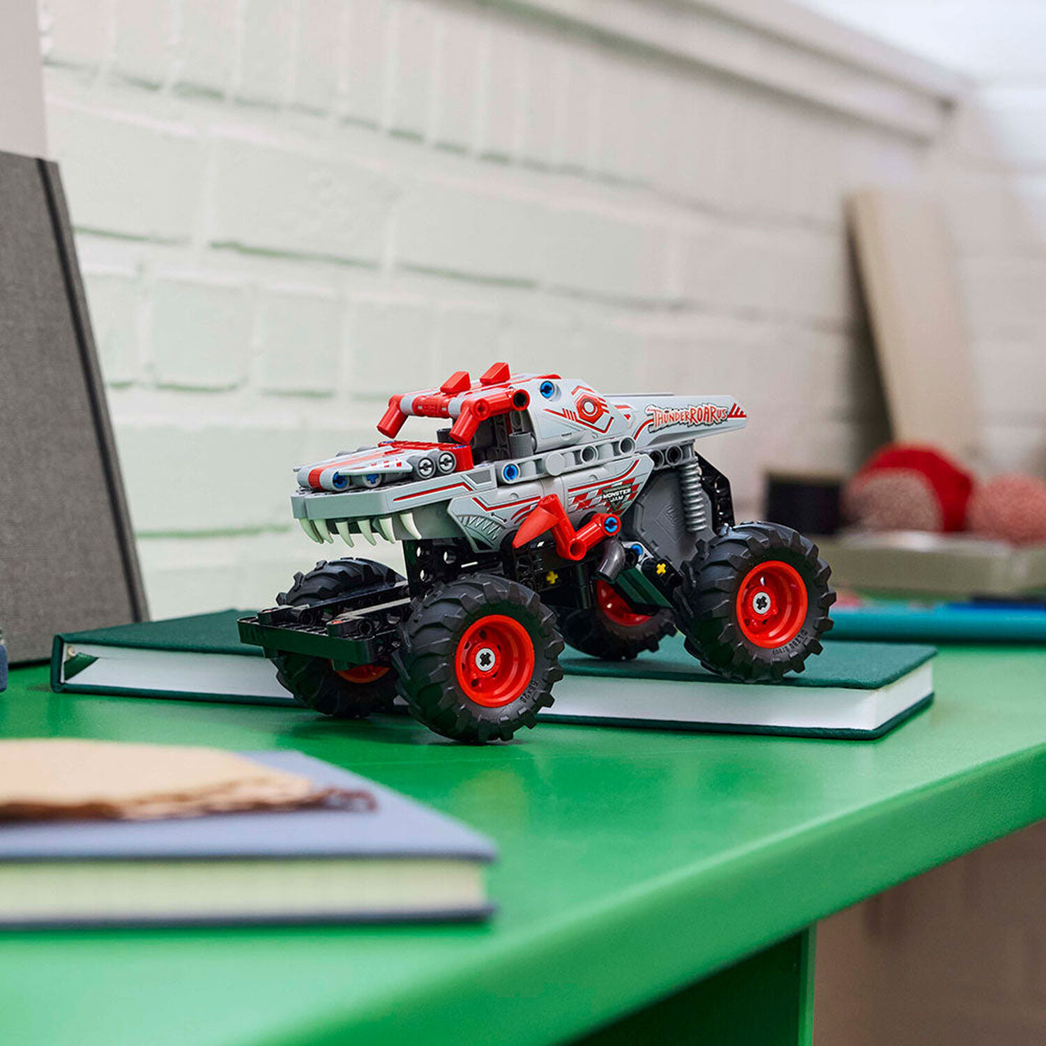 Lego Technic - Monster Jam Thunderroarus Con Motor De Carga Manual - 42200 image number 6.0