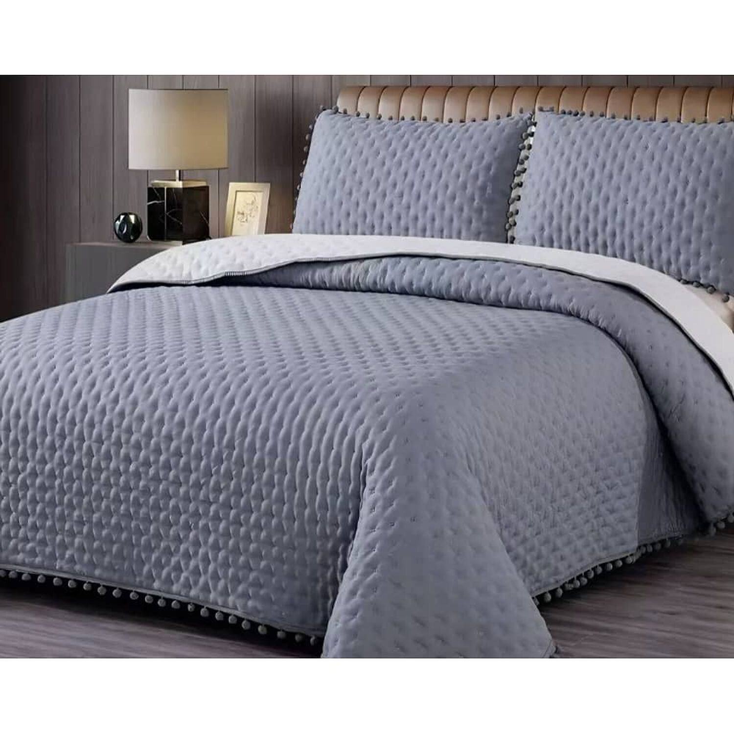 Cubrecama Quilt Algod&oacute;n Y Pompones King + 2 Fundas Colores Color Gris image number 1.0