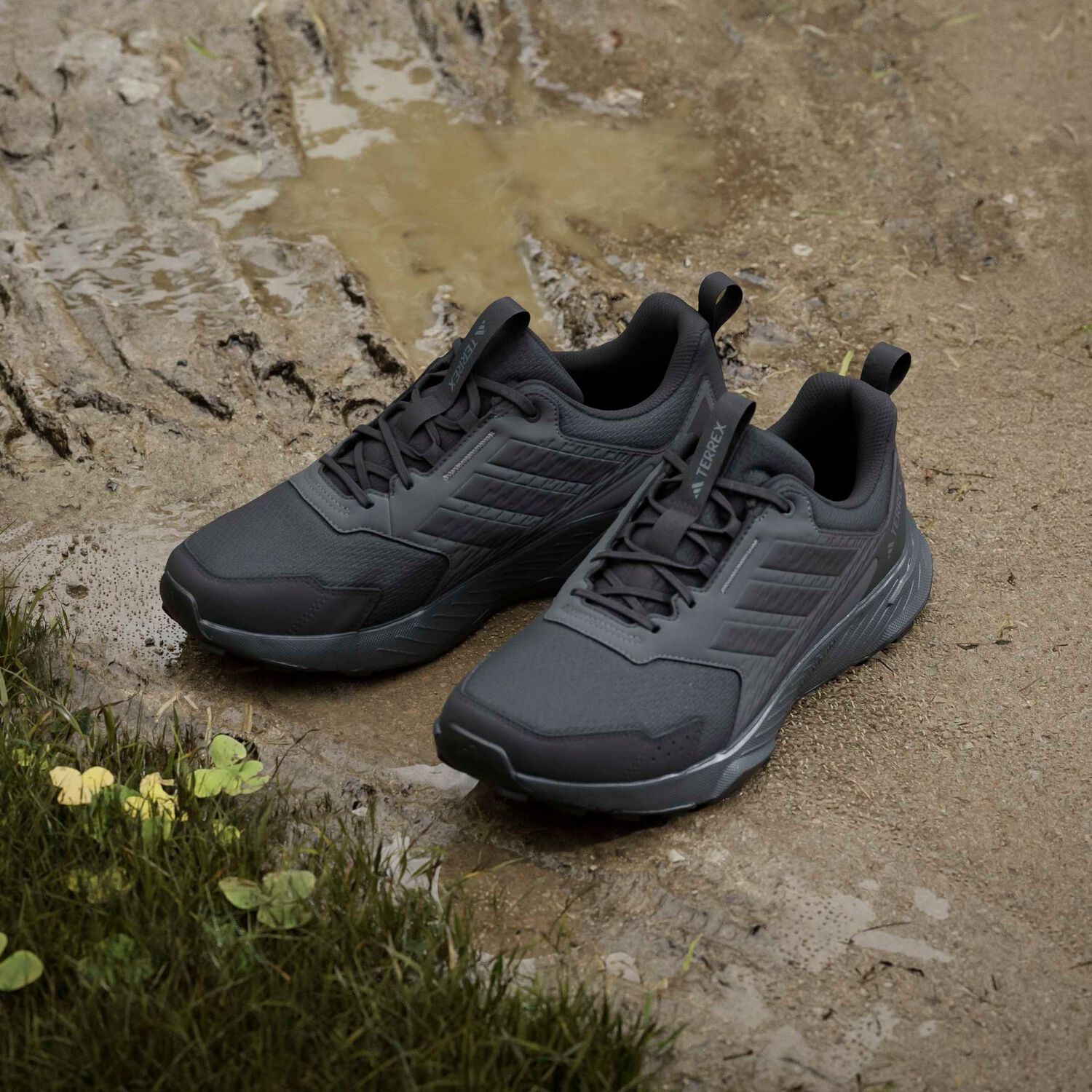 Zapatilla Adidas Terrex Tracefinder 2 Hombre Negro image number 2.0