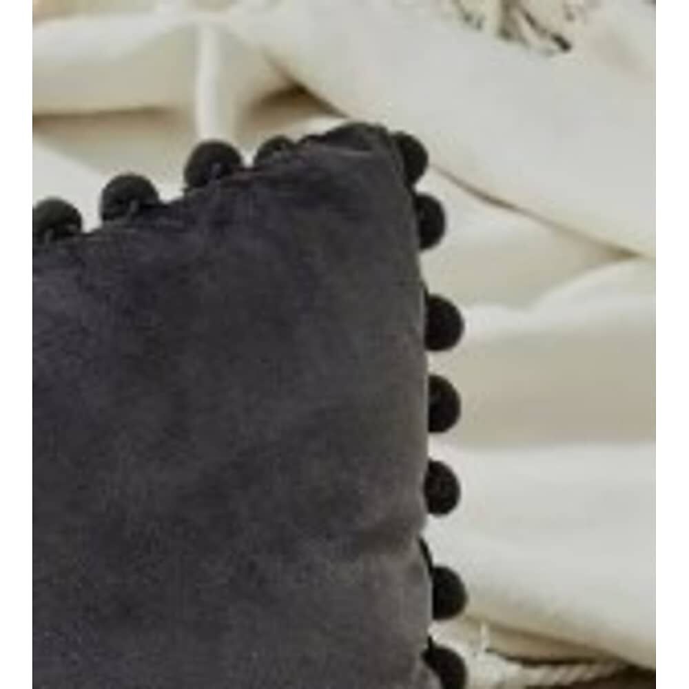 Funda De Cojines Con Pompones. Medida 45x45. Terciopelo. Gris Oscuro image number 1.0