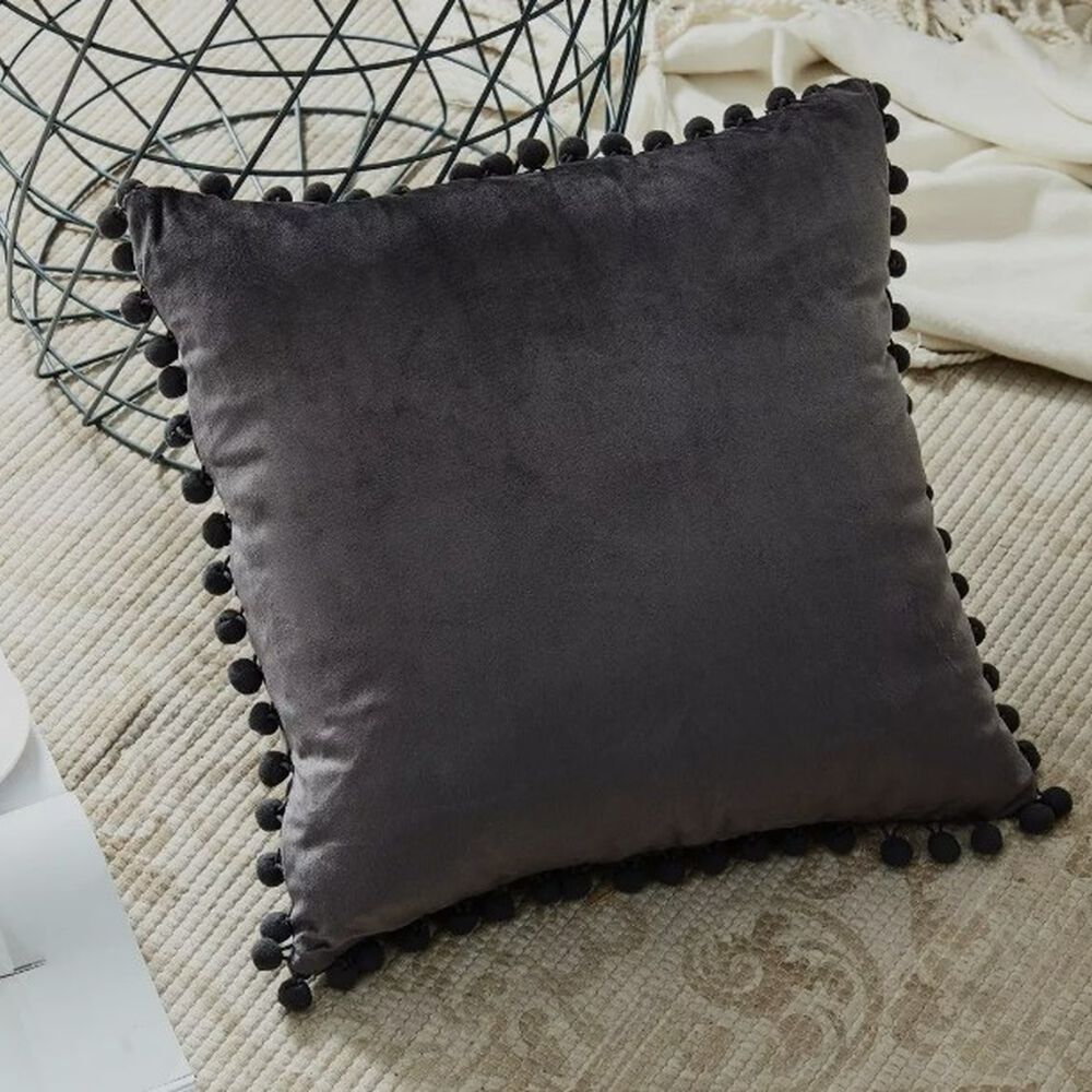 Funda De Cojines Con Pompones. Medida 45x45. Terciopelo. Gris Oscuro image number 3.0