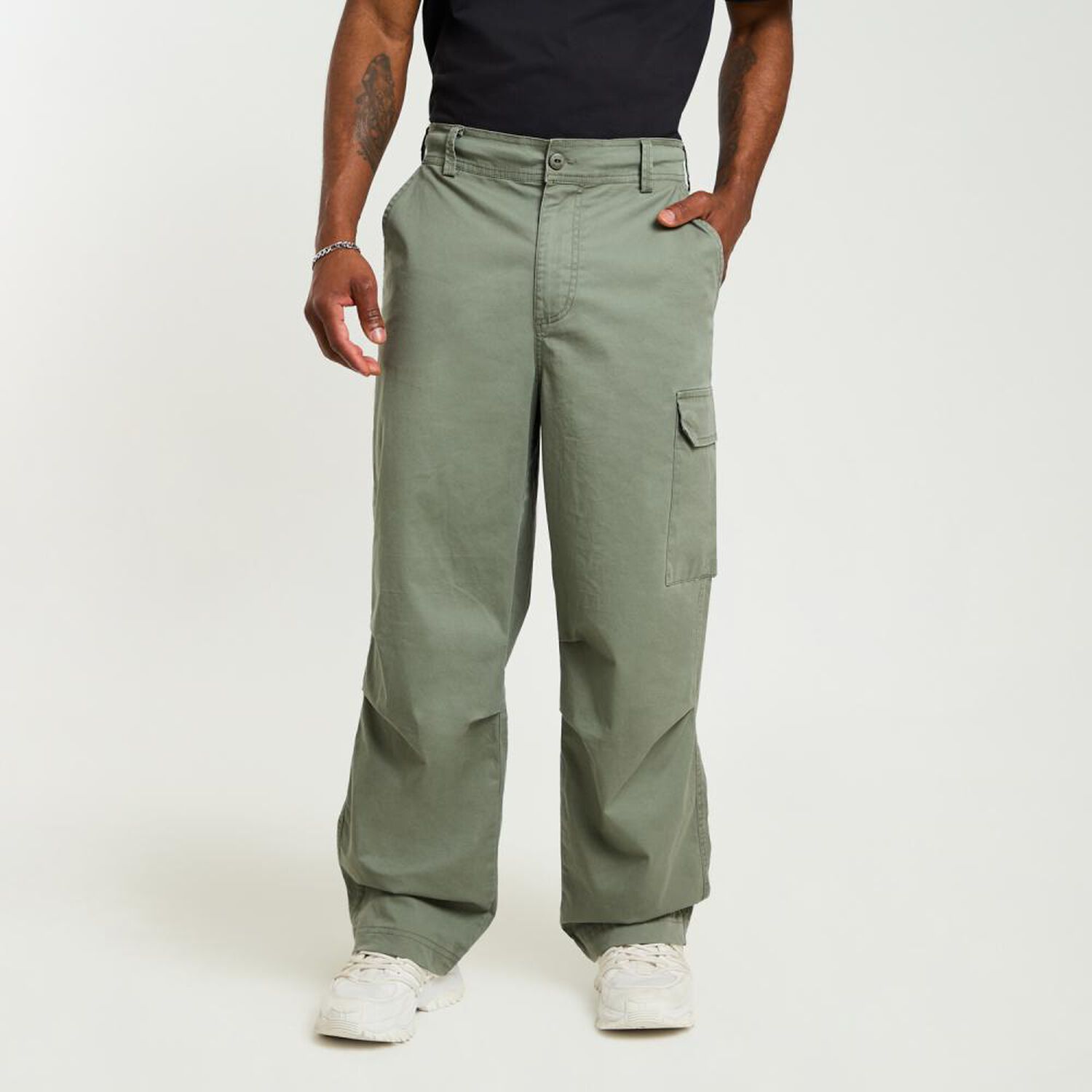 Pantal&oacute;n Tiro Medio Regular Hombre Rolly Go image number 0.0