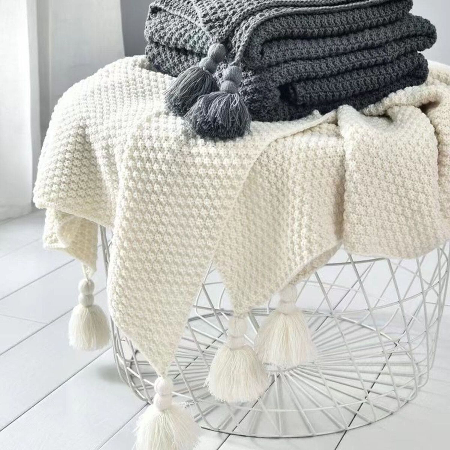 Manta Nordica Con Borlas Tejida Decorativa 130cm X 190cm Color Crema image number 1.0