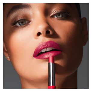 Labial En Barra Retr&aacute;ctil Con Duraci&oacute;n Prolongada De 24hrs