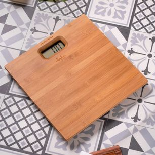 Elegante Pesa De Ba&ntilde;o Fabricada En Bamb&uacute; Natural. Marca Jata Color Beige