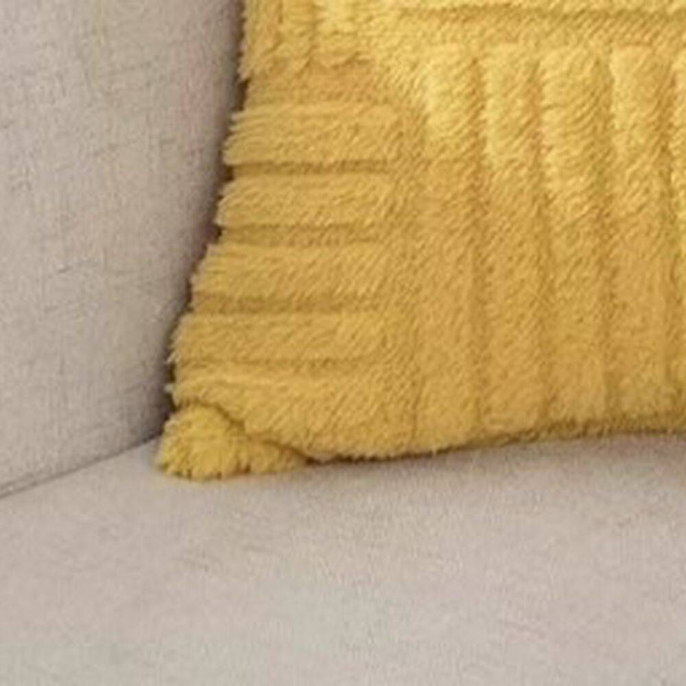 Funda Para Cojin Peludo Plufunda Para Cojin Peludo Plush Medida 45x45cm Decoracion Amarillosh Medida 45x45cm Decoracion Amarillo image number 1.0