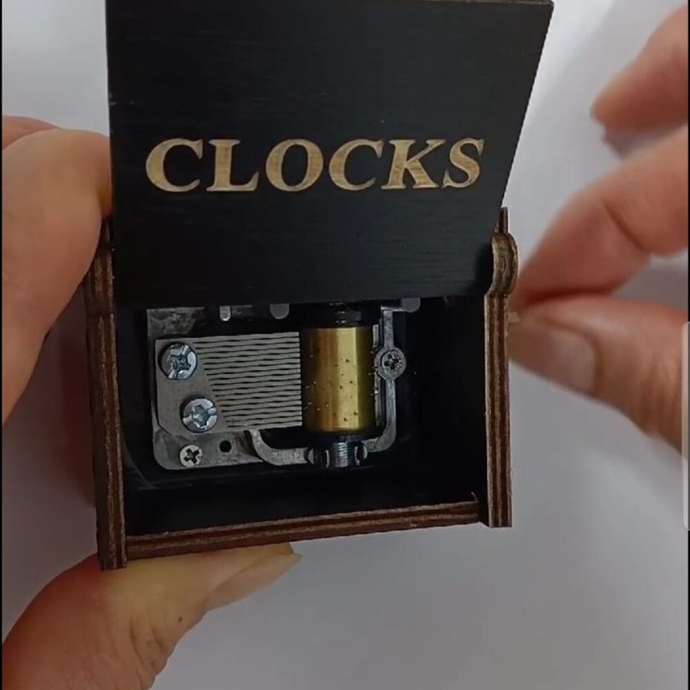 Caja Musical Coldplay Clocks De Madera image number 2.0