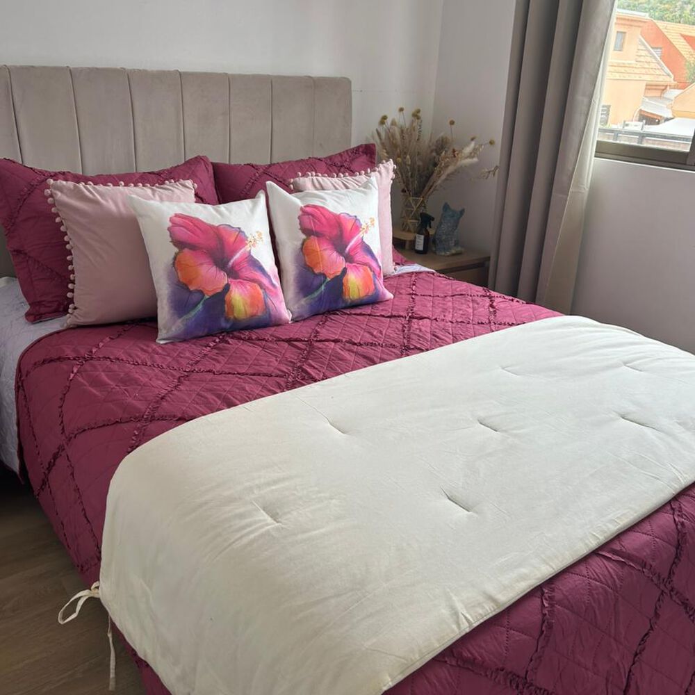 Cubrecama 2 Plazas Microfibra Con Vuelos Fucsia image number 3.0