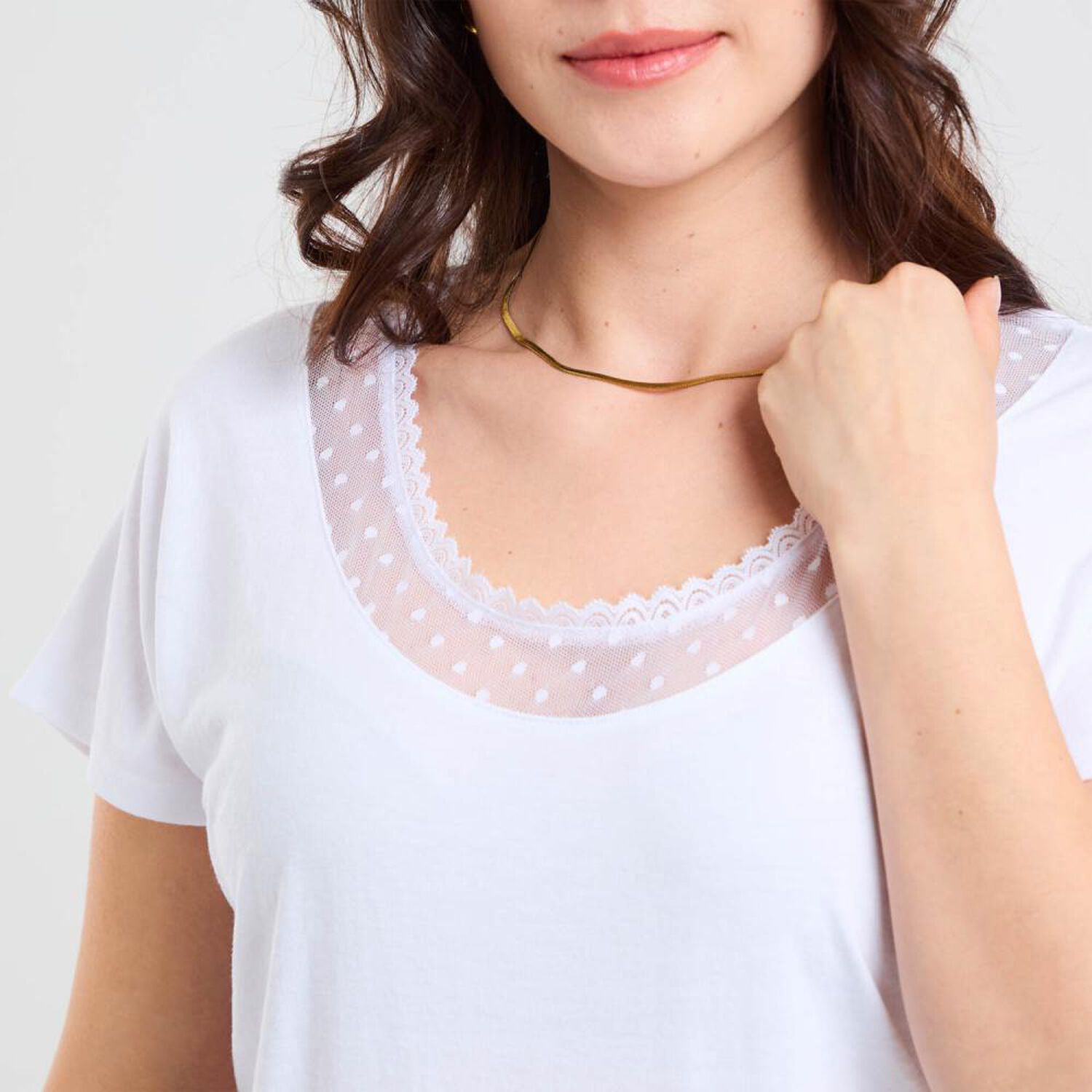 Polera Lisa Manga Corta Cuello Redondo Con Aplicaci&oacute;n Lace Mujer Sexy Large image number 4.0