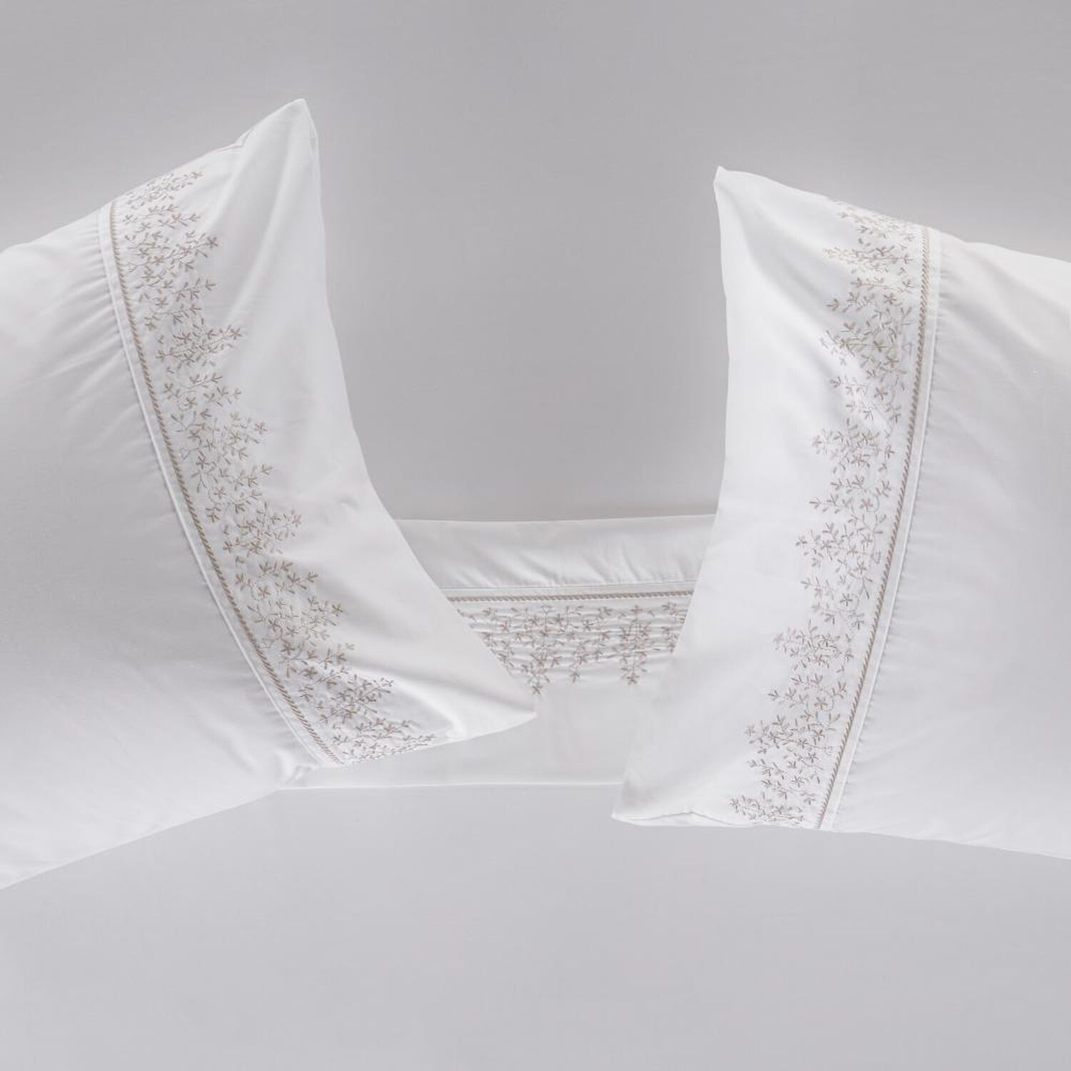 Juego De S&aacute;banas Rosen 220h Bordada / King / 220 Hilos image number 2.0