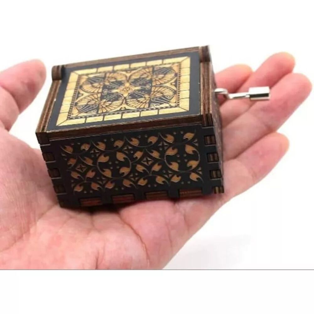 Caja Musical Queen We Are The Champions Negra image number 1.0