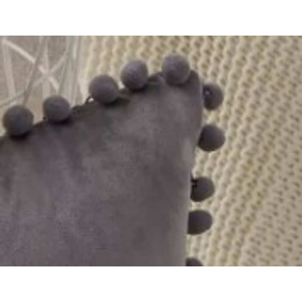 Funda De Cojines Con Pompones. Medida 45x45. Terciopelo. Gris Claro image number 1.0