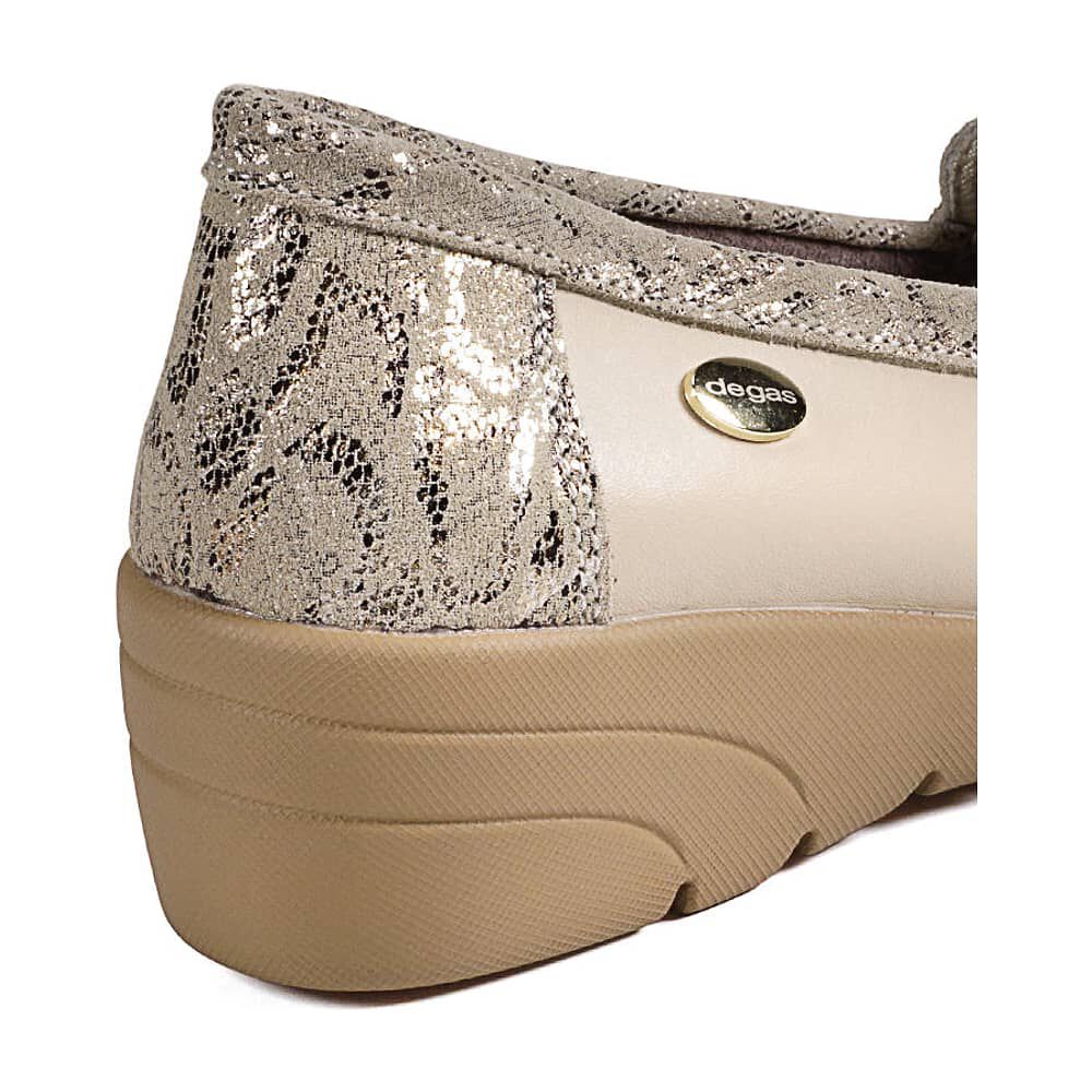 Mocas&iacute;n Cuero Eliette Beige Snake image number 5.0