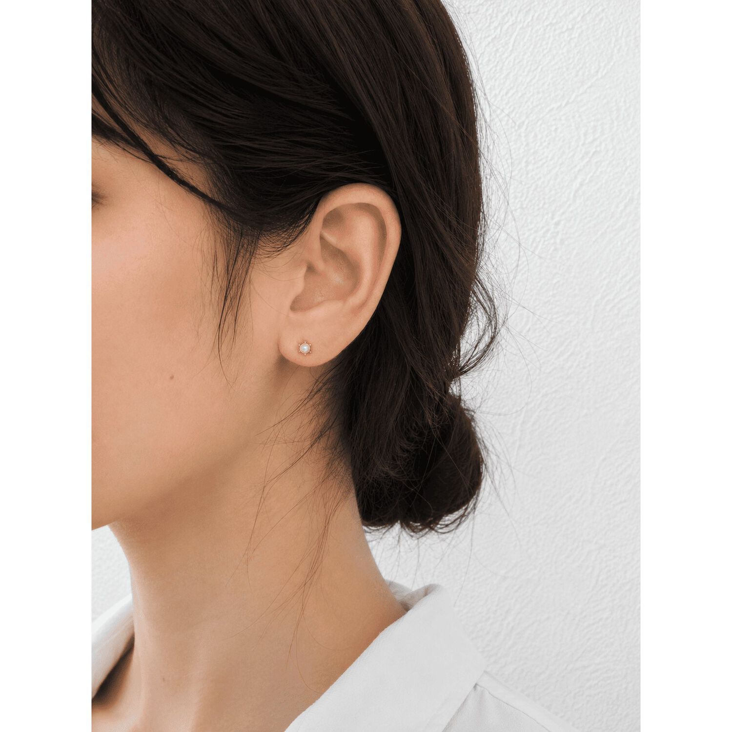 Aros Perla Cultivada Pistilo 4mm N2 Oro 18k 1.30gr Mujer Dorado image number 2.0