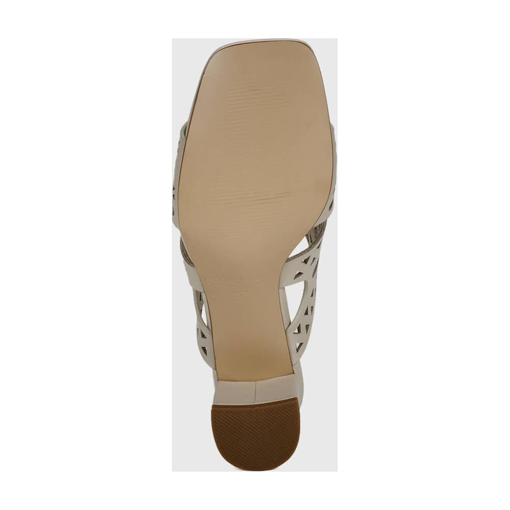Sandalia Cuero Alegra Beige image number 7.0
