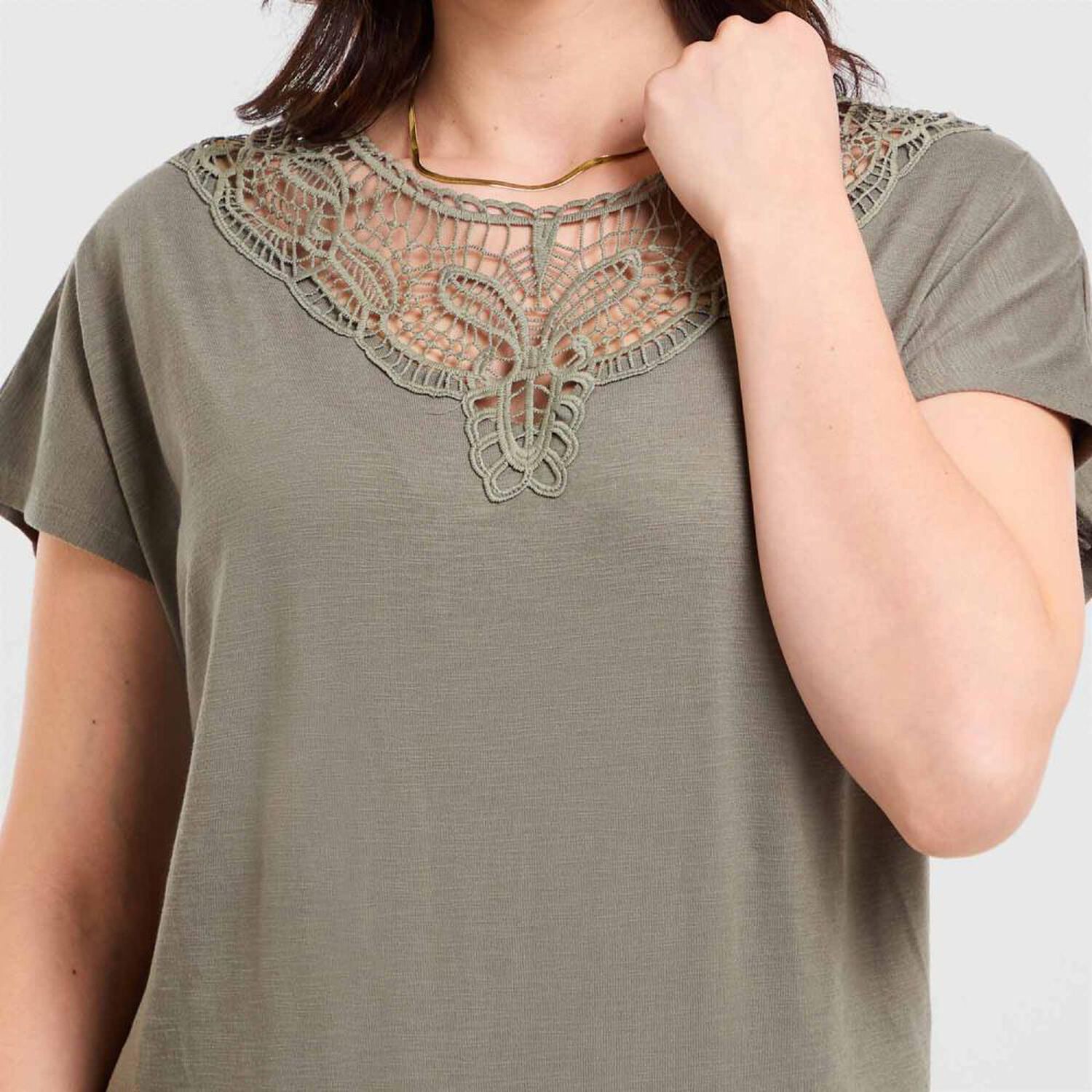 Polera Lisa Manga Corta Cuello Redondo Aplicaci&oacute;n Brodery Mujer Sexy Large image number 4.0